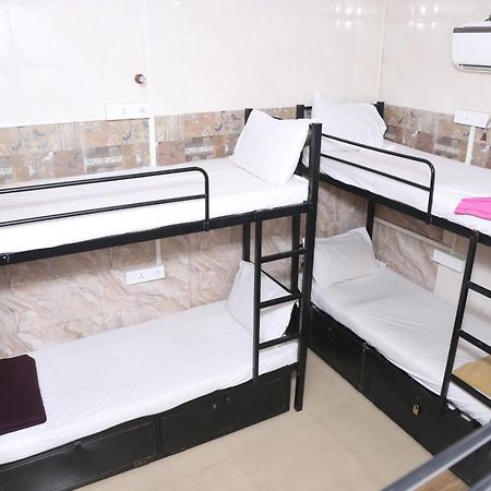 New Super Dormitory Mumbai Bagian luar foto
