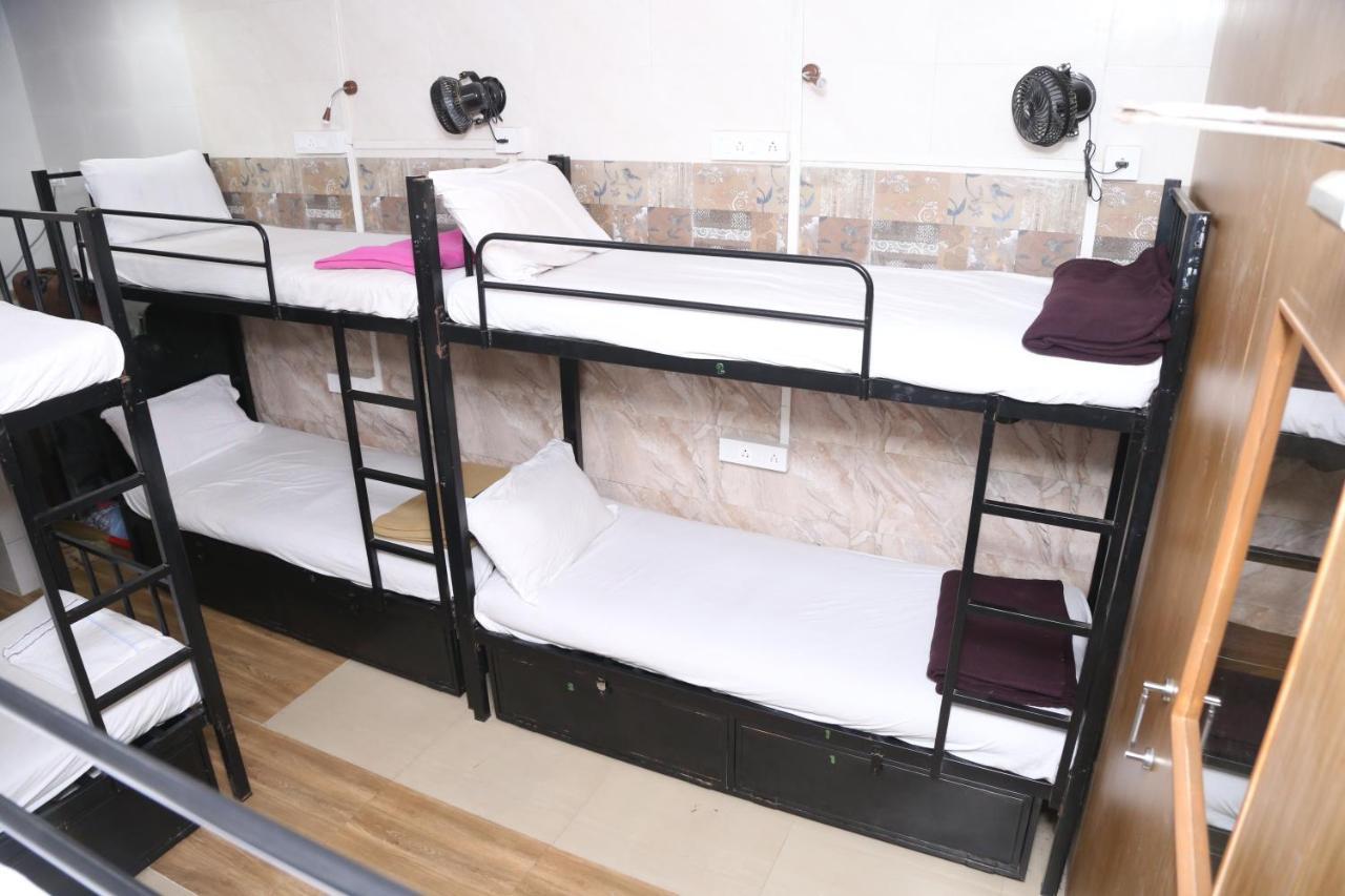 New Super Dormitory Mumbai Bagian luar foto