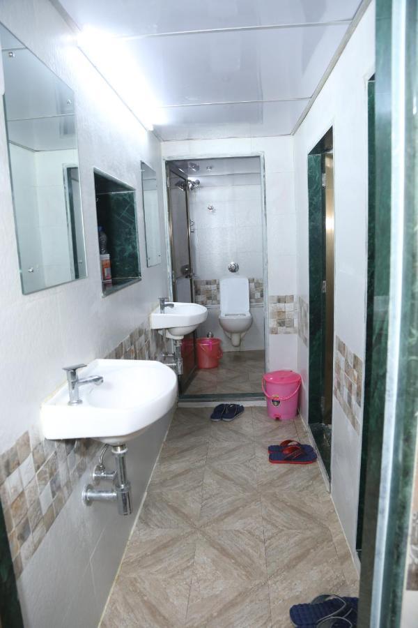 New Super Dormitory Mumbai Bagian luar foto