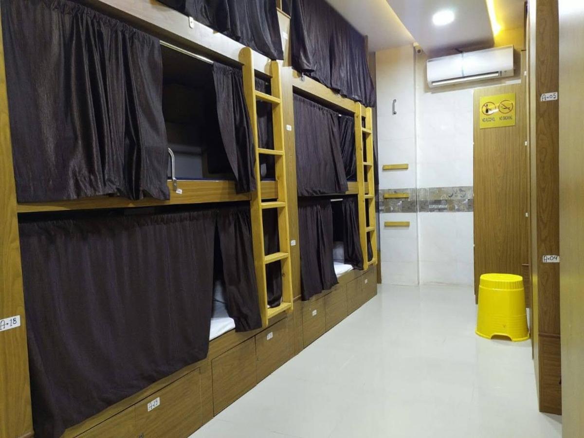 New Super Dormitory Mumbai Bagian luar foto